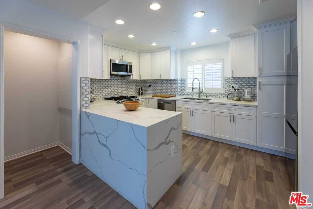 7301 W Manchester Ave Unit: 106