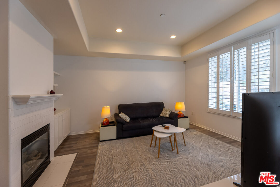 7301 W Manchester Ave Unit: 106