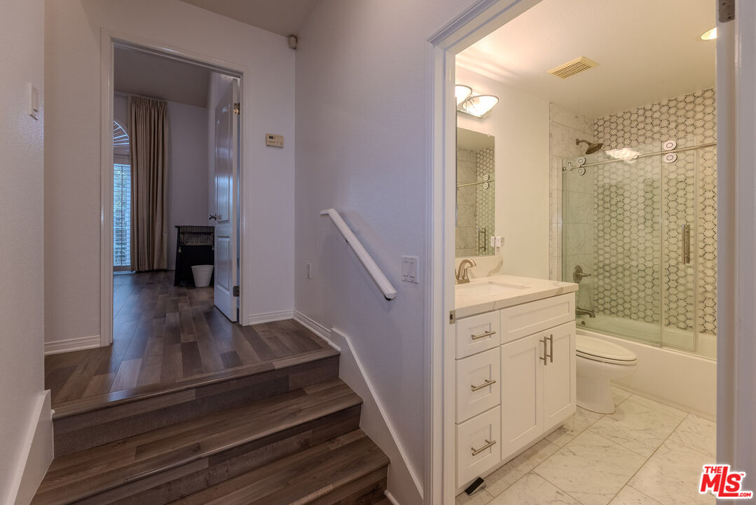 7301 W Manchester Ave Unit: 106