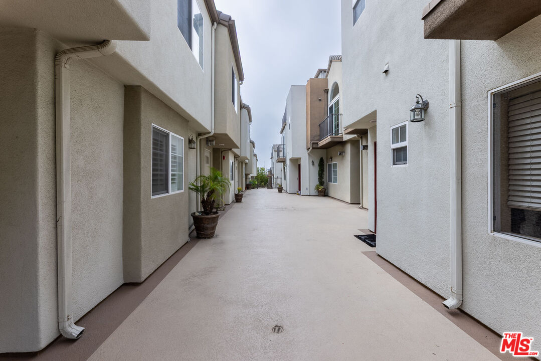 7301 W Manchester Ave Unit: 106