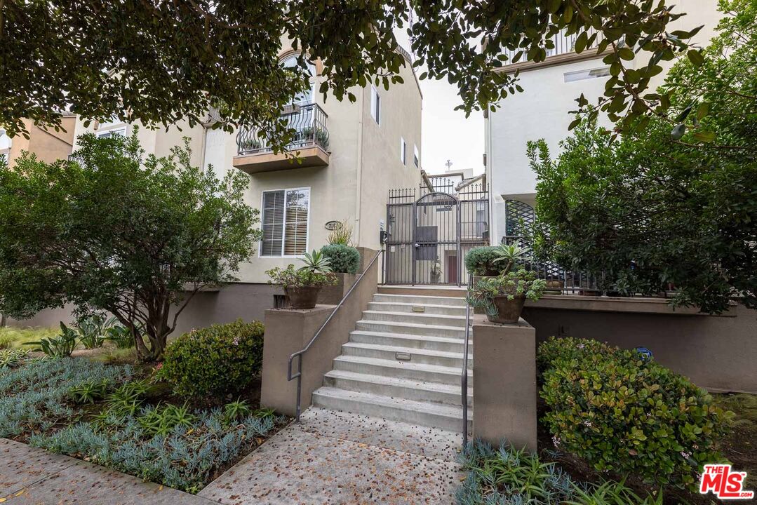 7301 W Manchester Ave Unit: 106