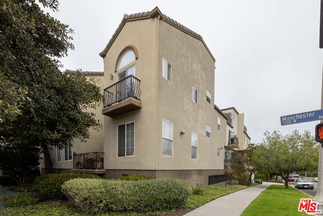 7301 W Manchester Ave Unit: 106