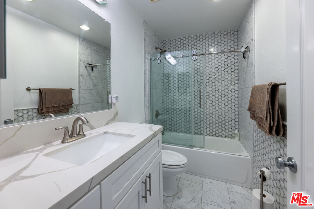 7301 W Manchester Ave Unit: 106