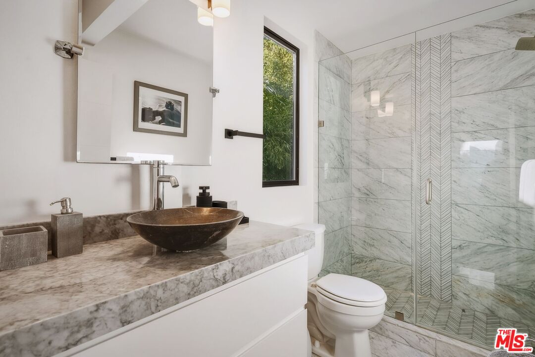 3601 Dixie Canyon Pl