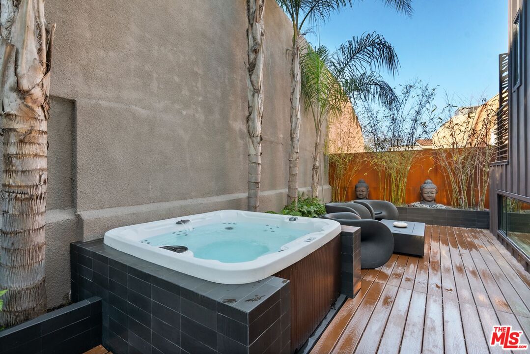 3601 Dixie Canyon Pl