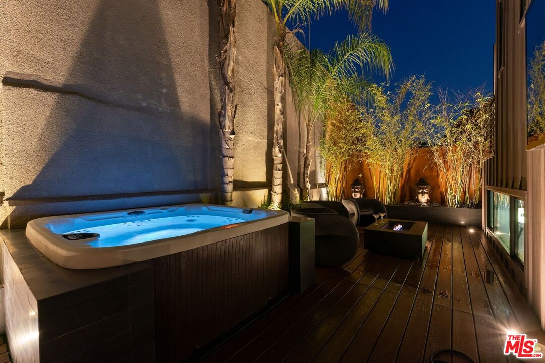 3601 Dixie Canyon Pl