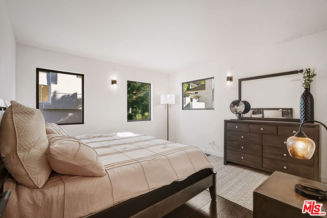 3601 Dixie Canyon Pl