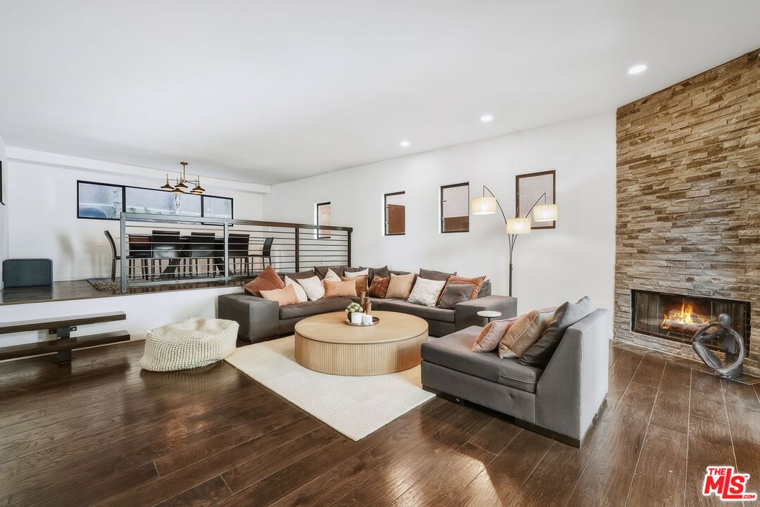 3601 Dixie Canyon Pl