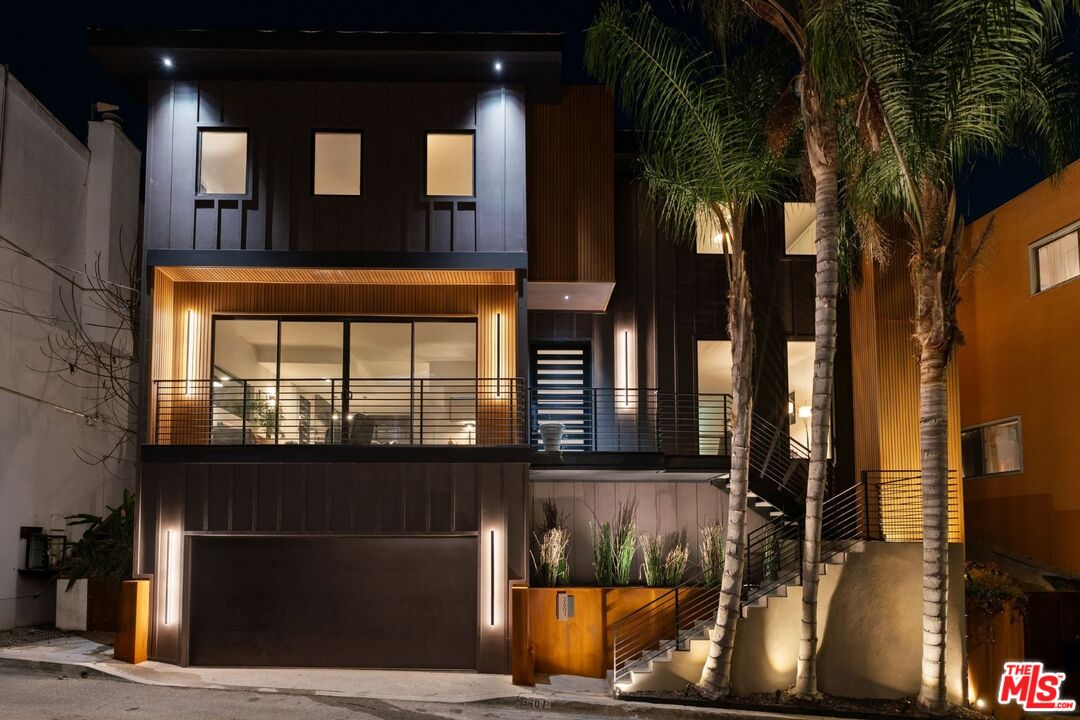 3601 Dixie Canyon Pl