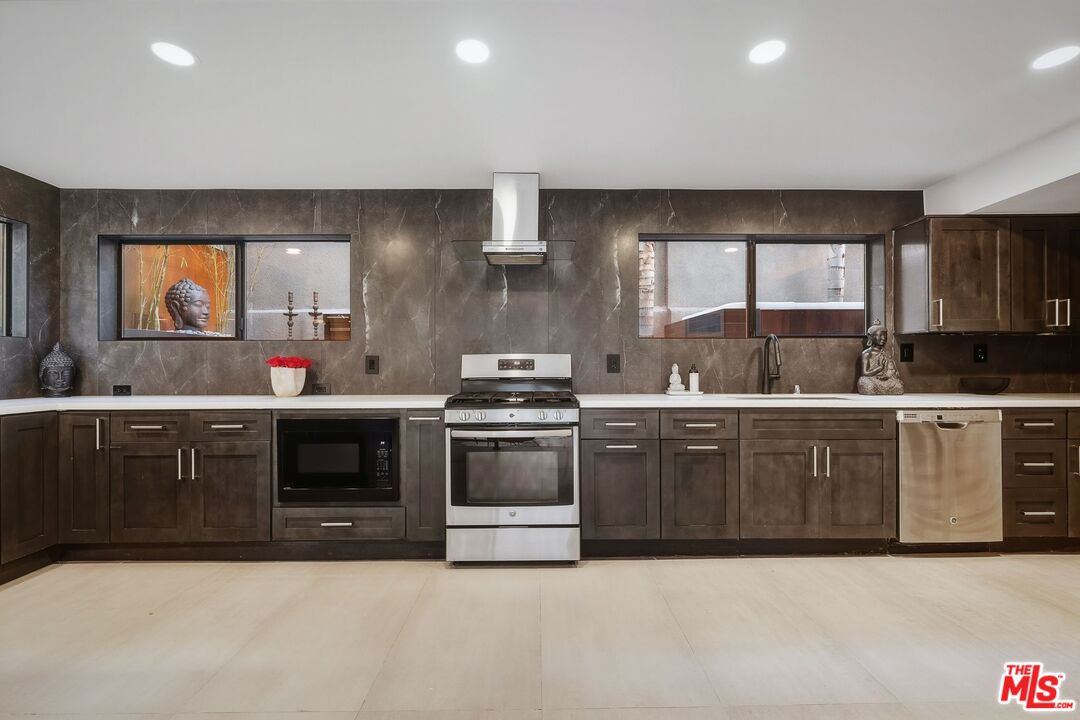 3601 Dixie Canyon Pl