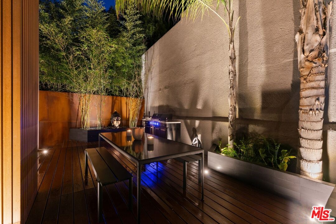 3601 Dixie Canyon Pl