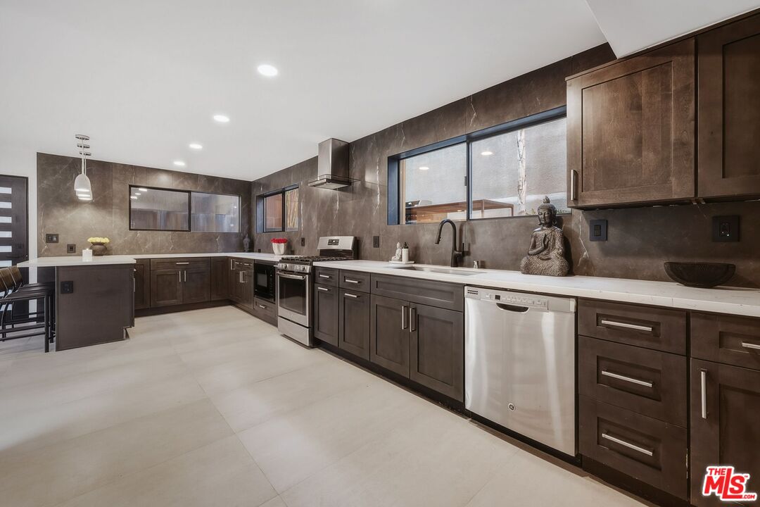 3601 Dixie Canyon Pl