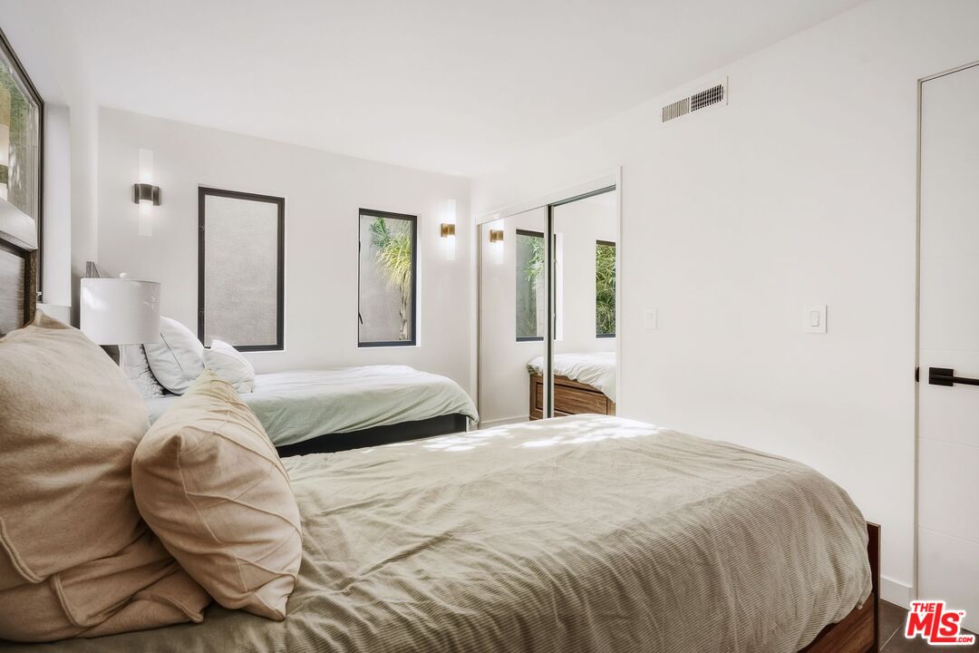 3601 Dixie Canyon Pl