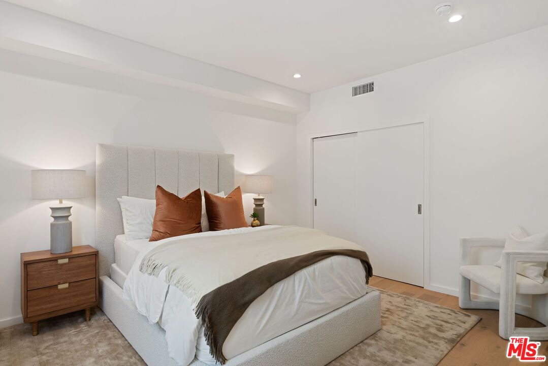 3805 S Verona Ct