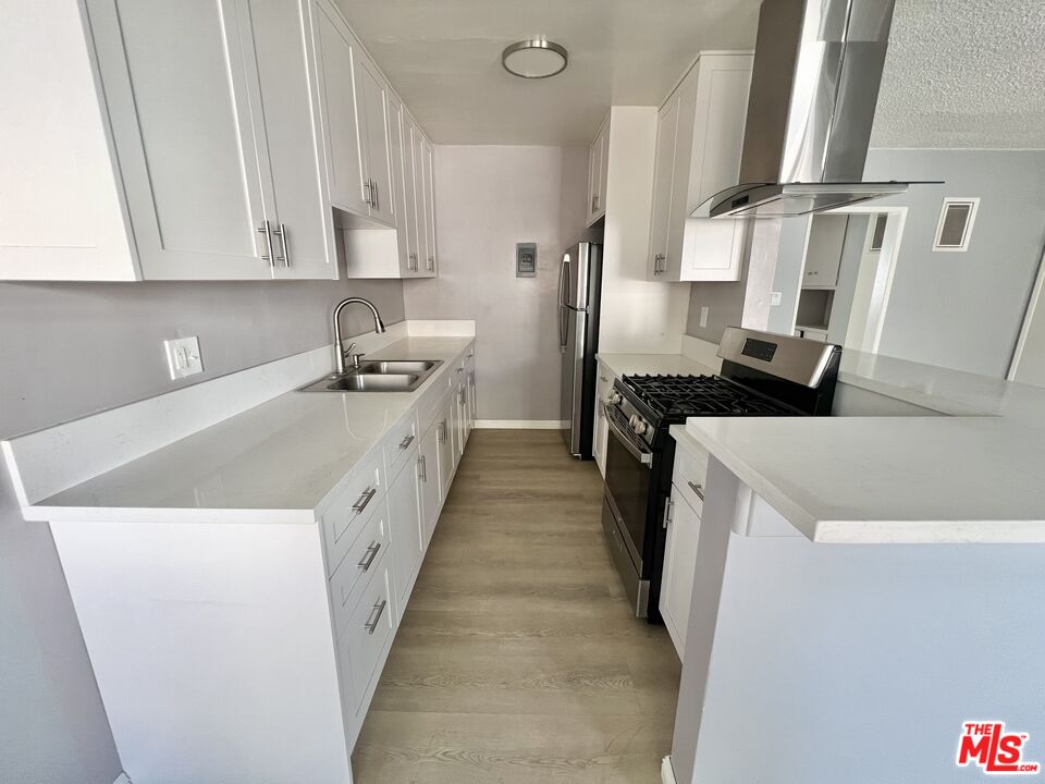 1426 S Orange Grove Ave Unit: 7