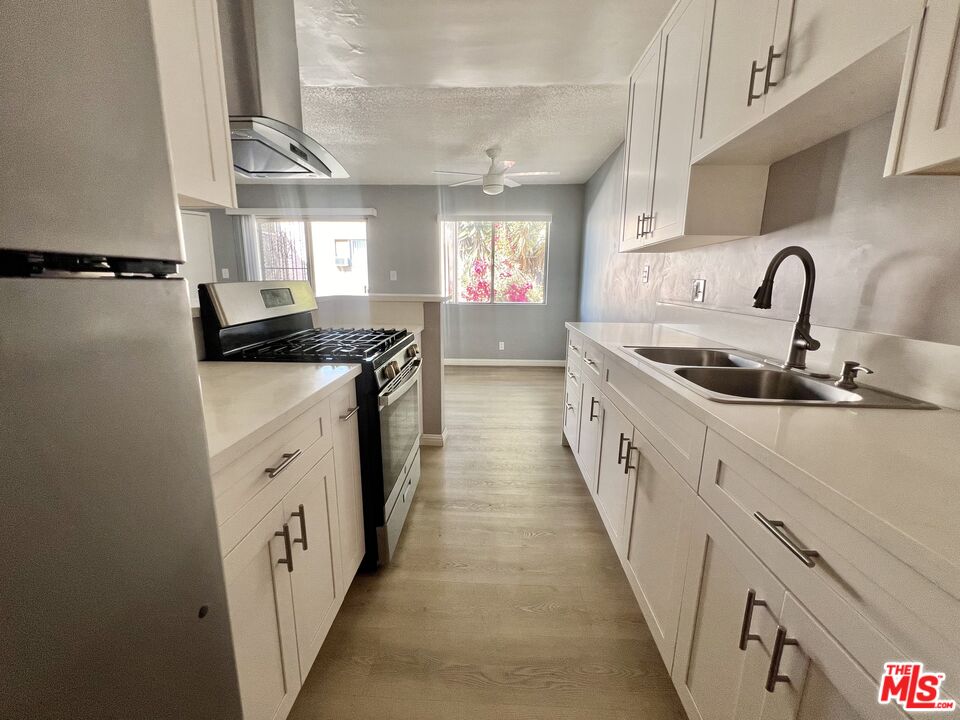 1426 S Orange Grove Ave Unit: 7