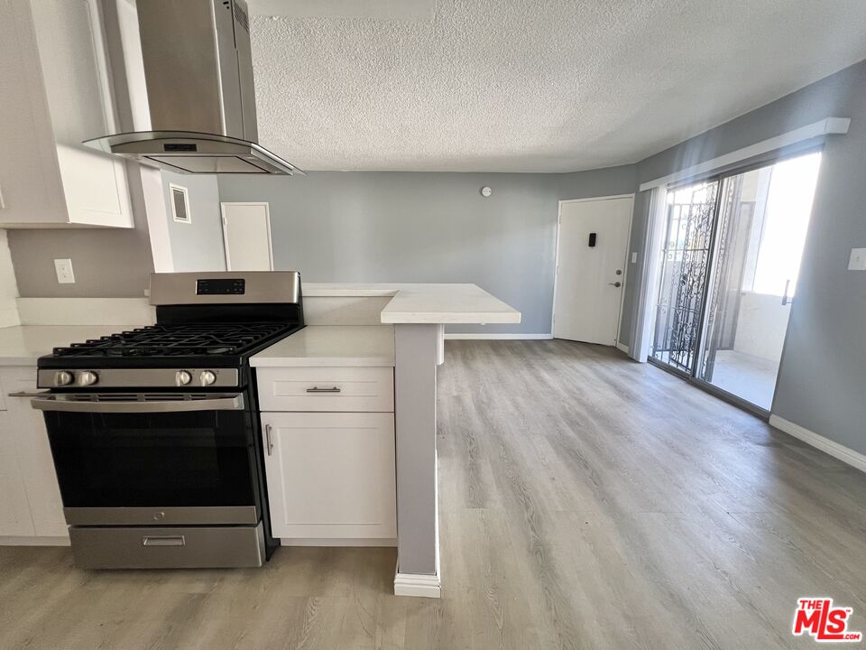 1426 S Orange Grove Ave Unit: 7