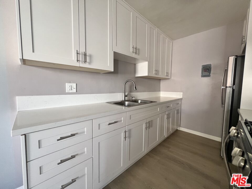 1426 S Orange Grove Ave Unit: 7