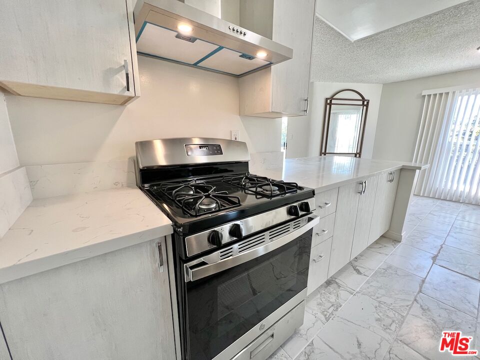 1426 S Orange Grove Ave Unit: 6