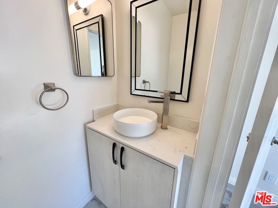 1426 S Orange Grove Ave Unit: 6