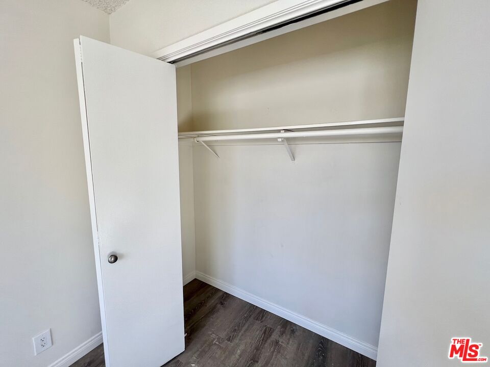 1426 S Orange Grove Ave Unit: 6