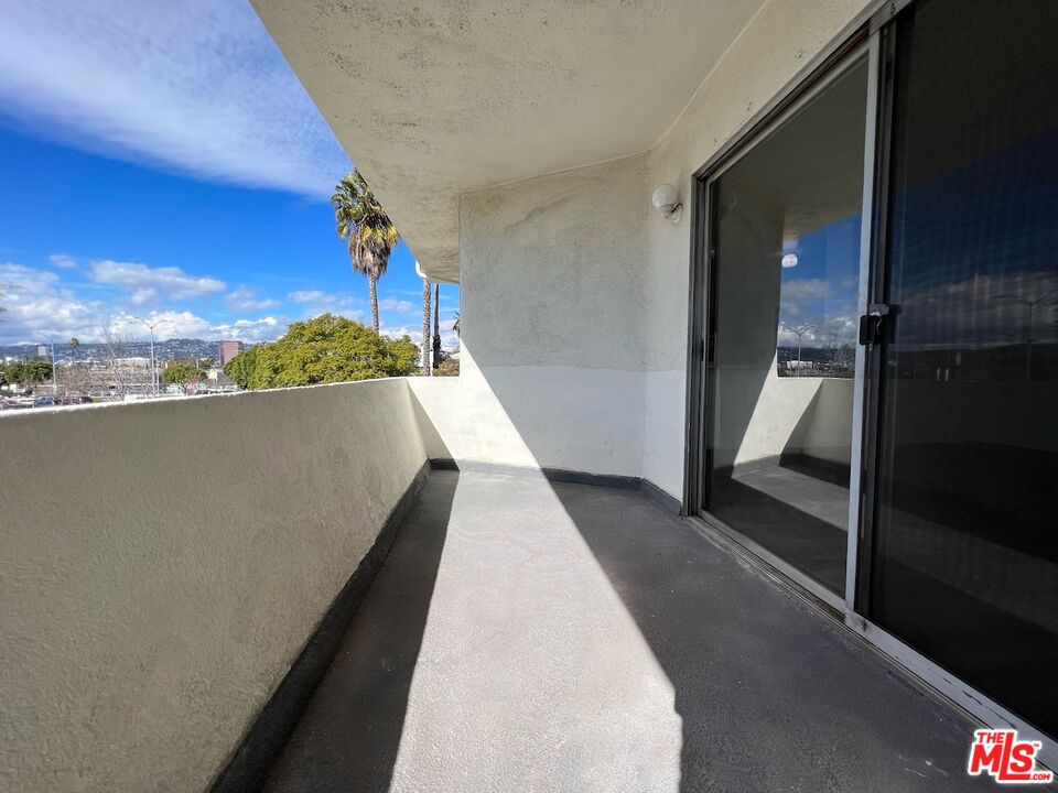 1426 S Orange Grove Ave Unit: 6