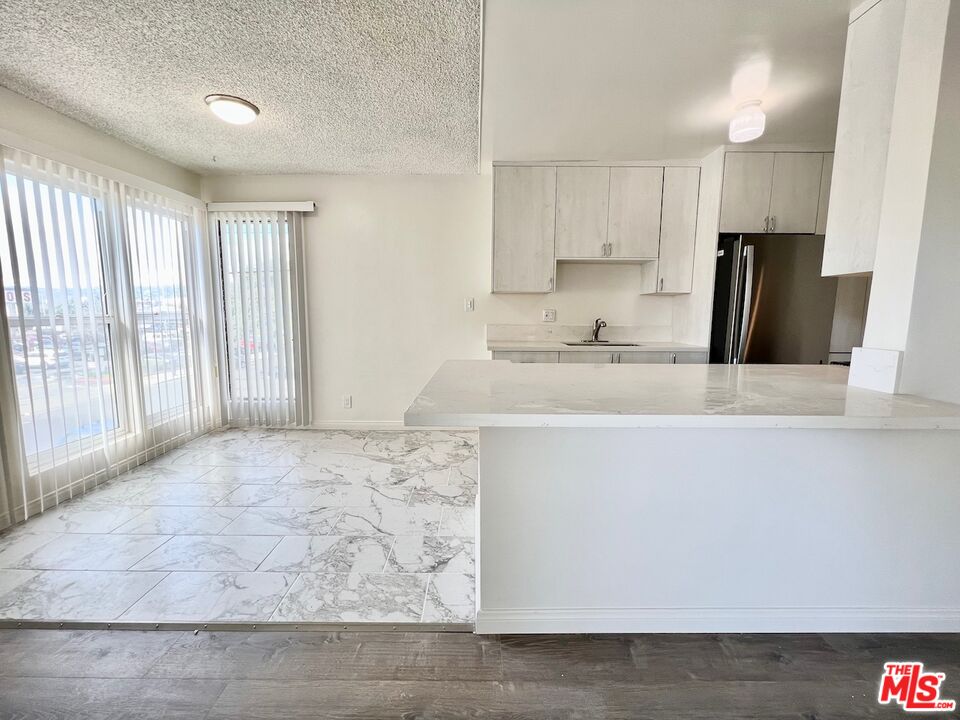 1426 S Orange Grove Ave Unit: 6