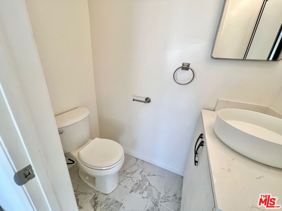 1426 S Orange Grove Ave Unit: 6