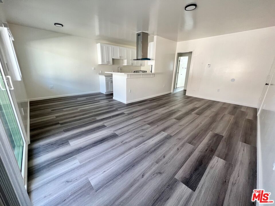 1426 S Orange Grove Ave Unit: 9