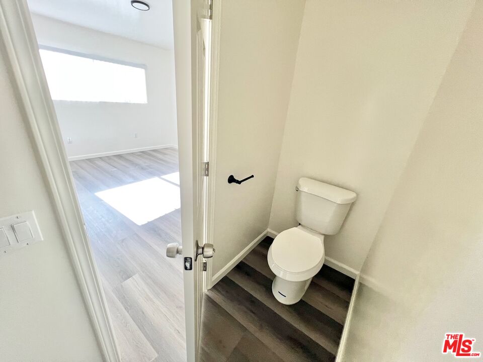 1426 S Orange Grove Ave Unit: 9