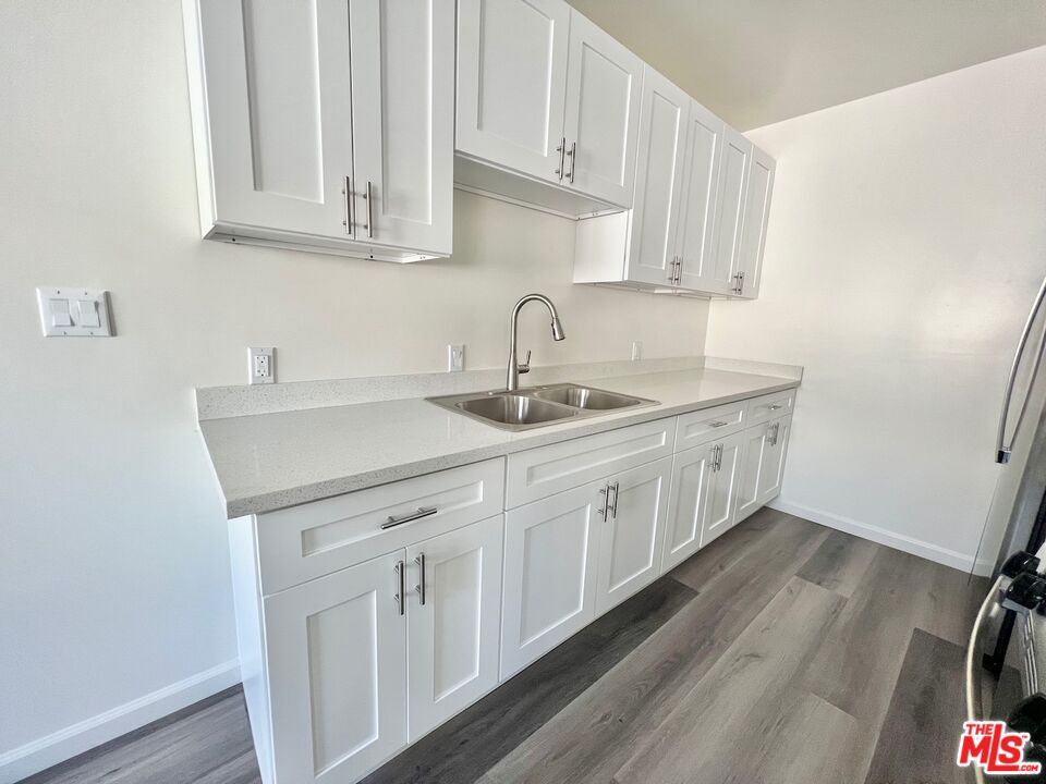 1426 S Orange Grove Ave Unit: 9