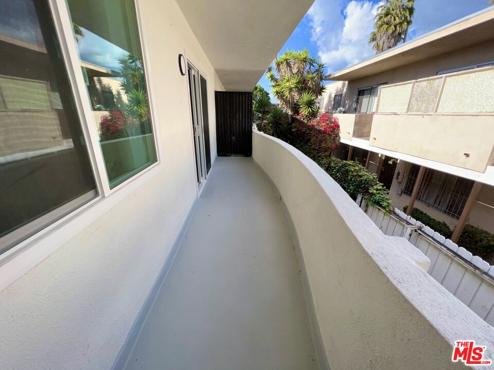 1426 S Orange Grove Ave Unit: 9