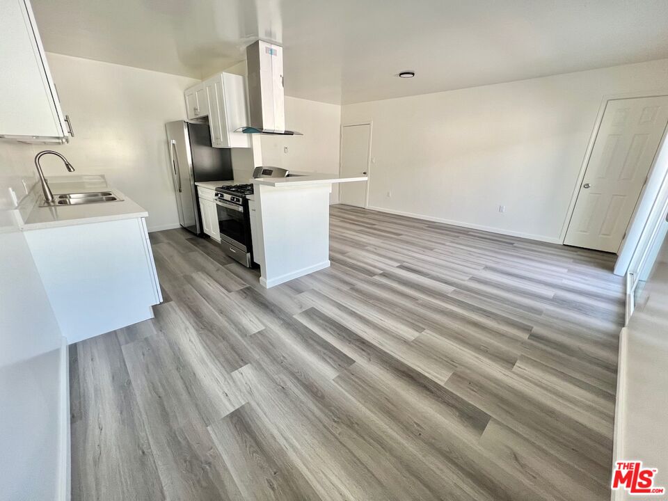 1426 S Orange Grove Ave Unit: 9