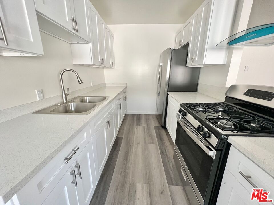 1426 S Orange Grove Ave Unit: 9