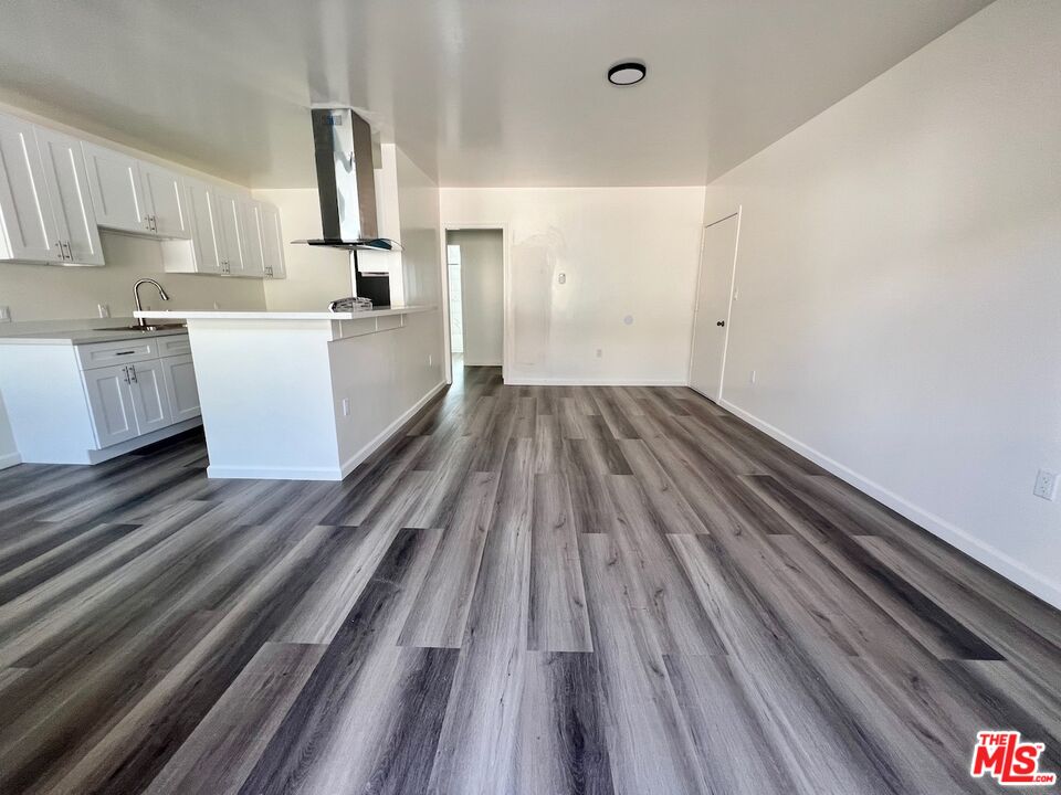 1426 S Orange Grove Ave Unit: 9