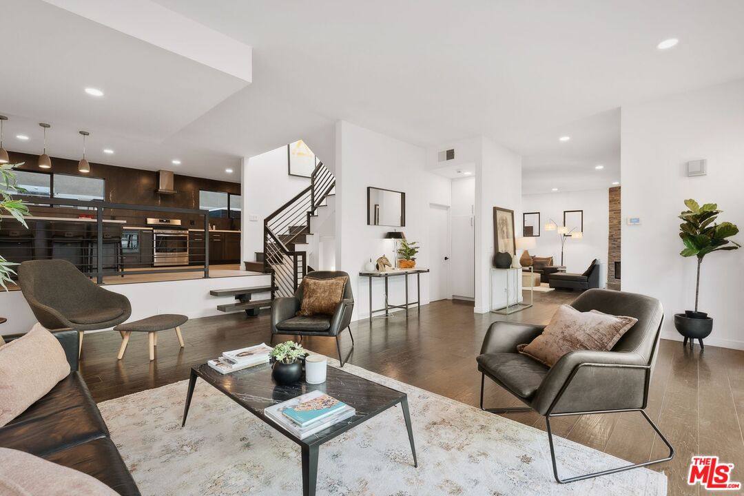 3601 Dixie Canyon Pl
