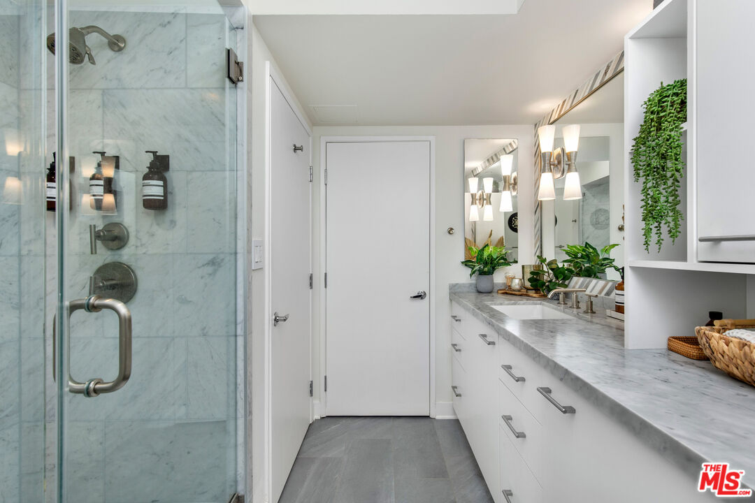 13600 MARINA POINTE DR Unit: 812