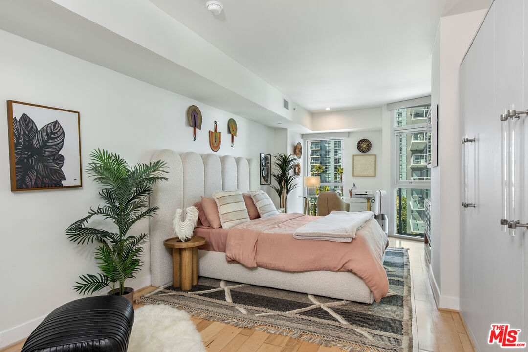 13600 MARINA POINTE DR Unit: 812