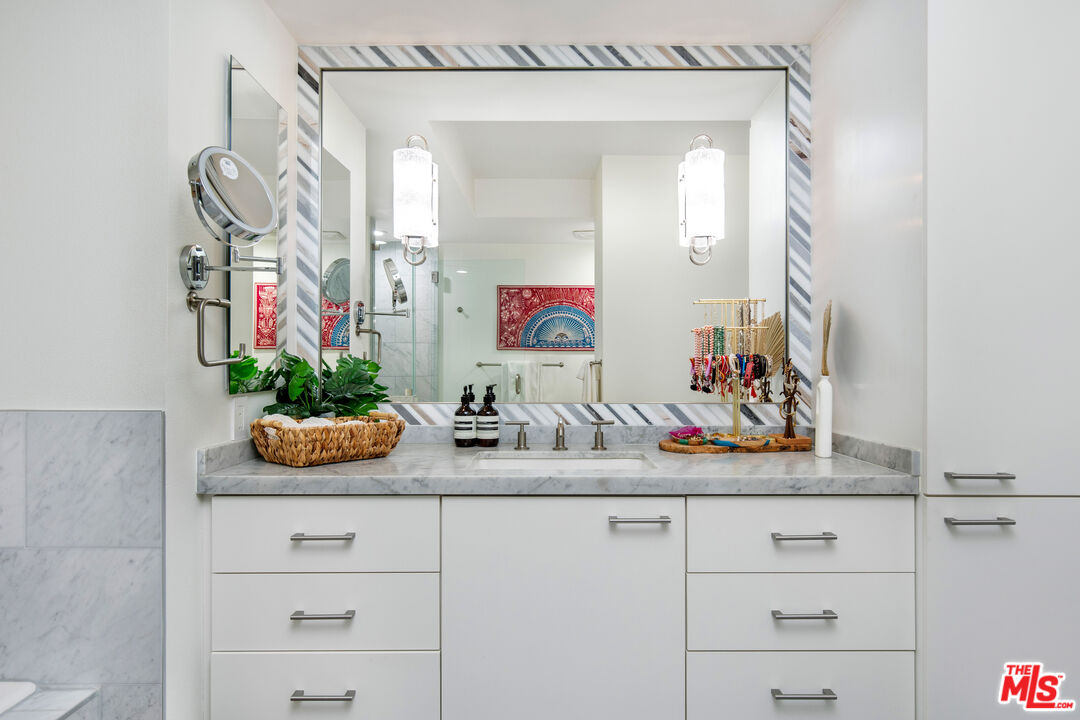 13600 MARINA POINTE DR Unit: 812