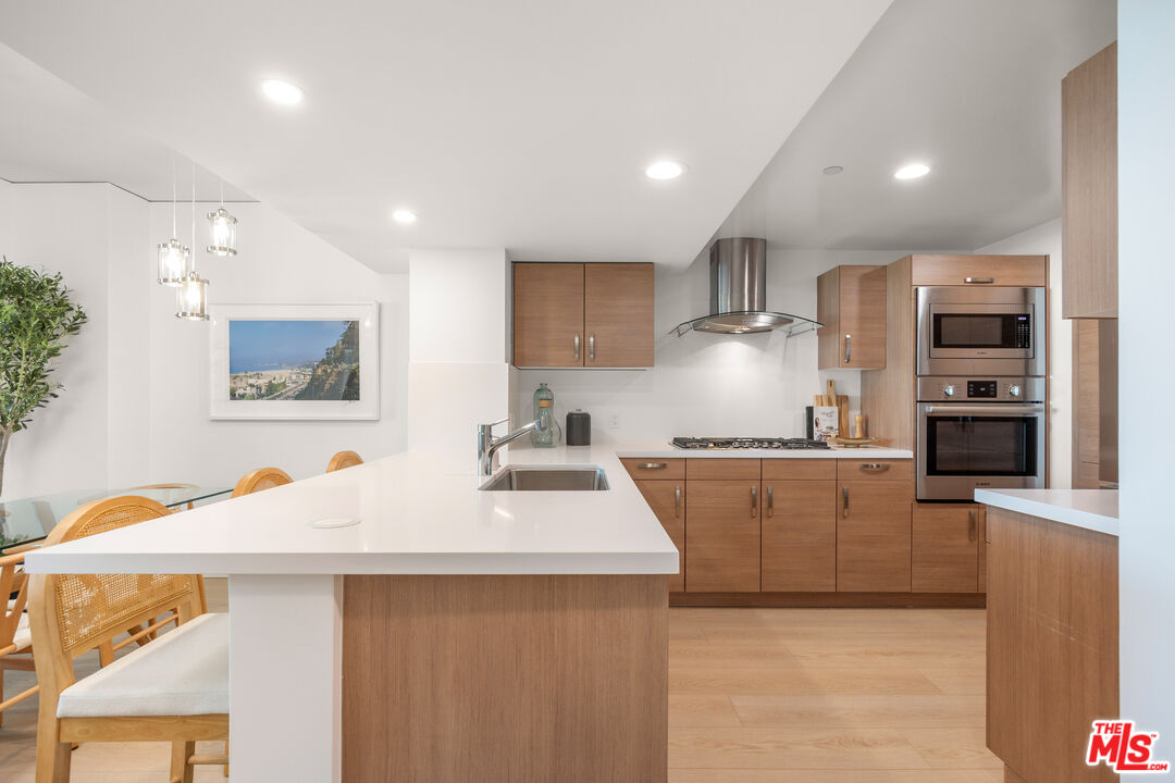 13650 Marina Pointe Dr Unit: 908