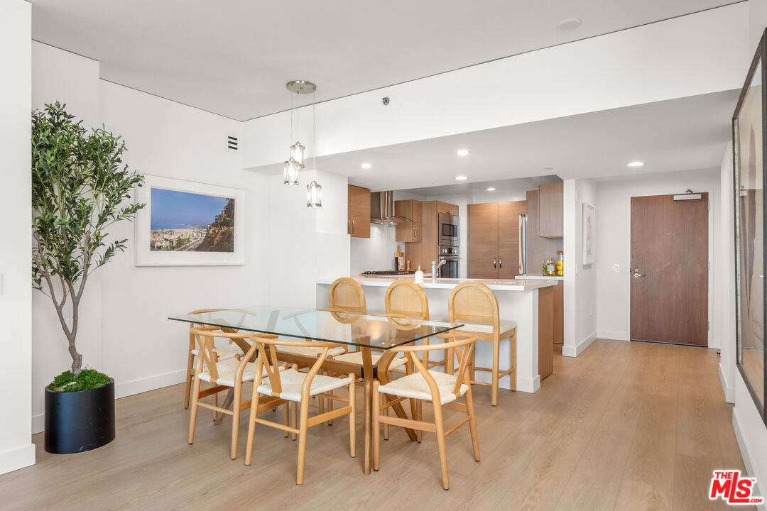 13650 Marina Pointe Dr Unit: 908