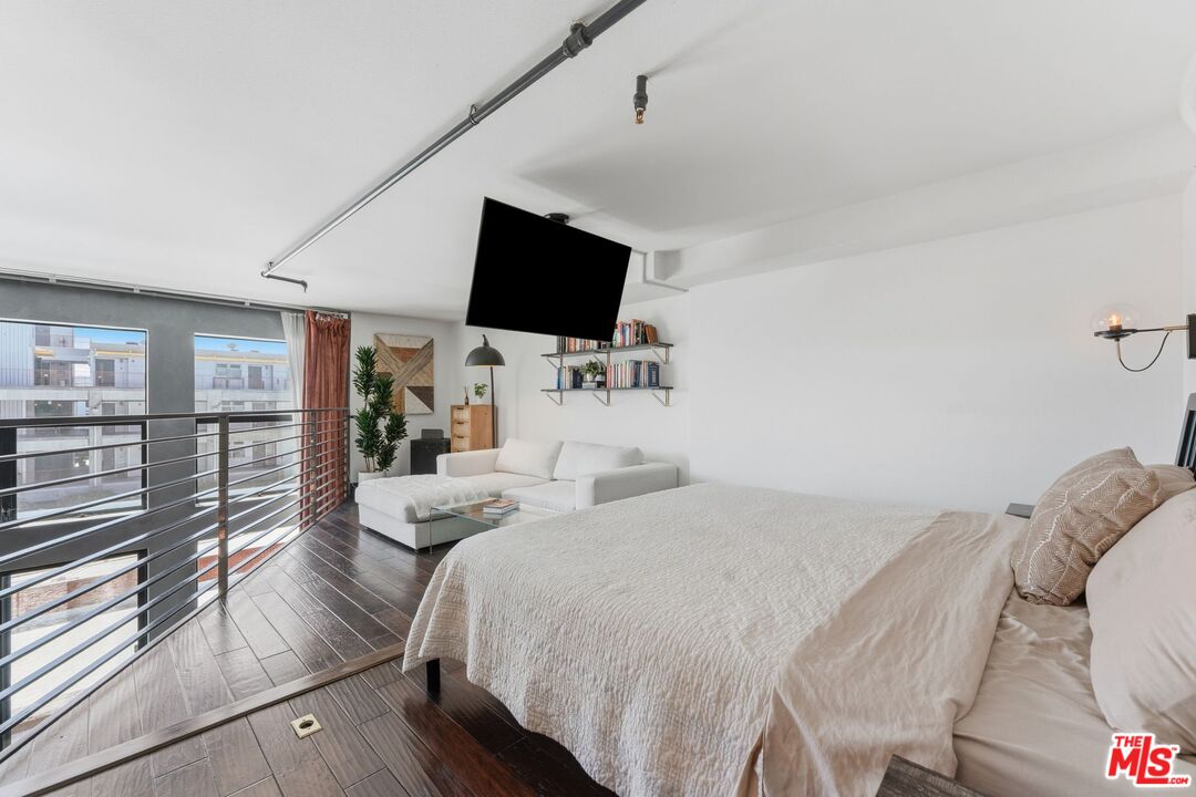 4115 Glencoe Ave Unit: 302