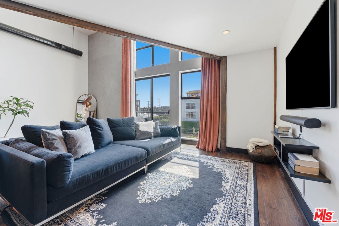 4115 Glencoe Ave Unit: 302