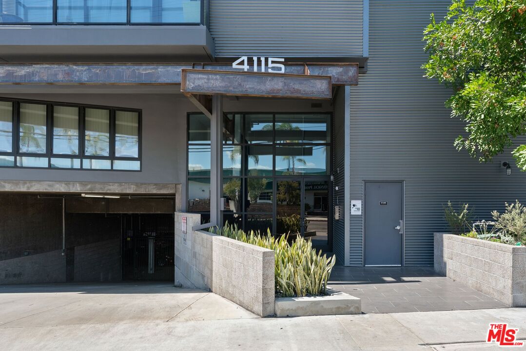 4115 Glencoe Ave Unit: 302