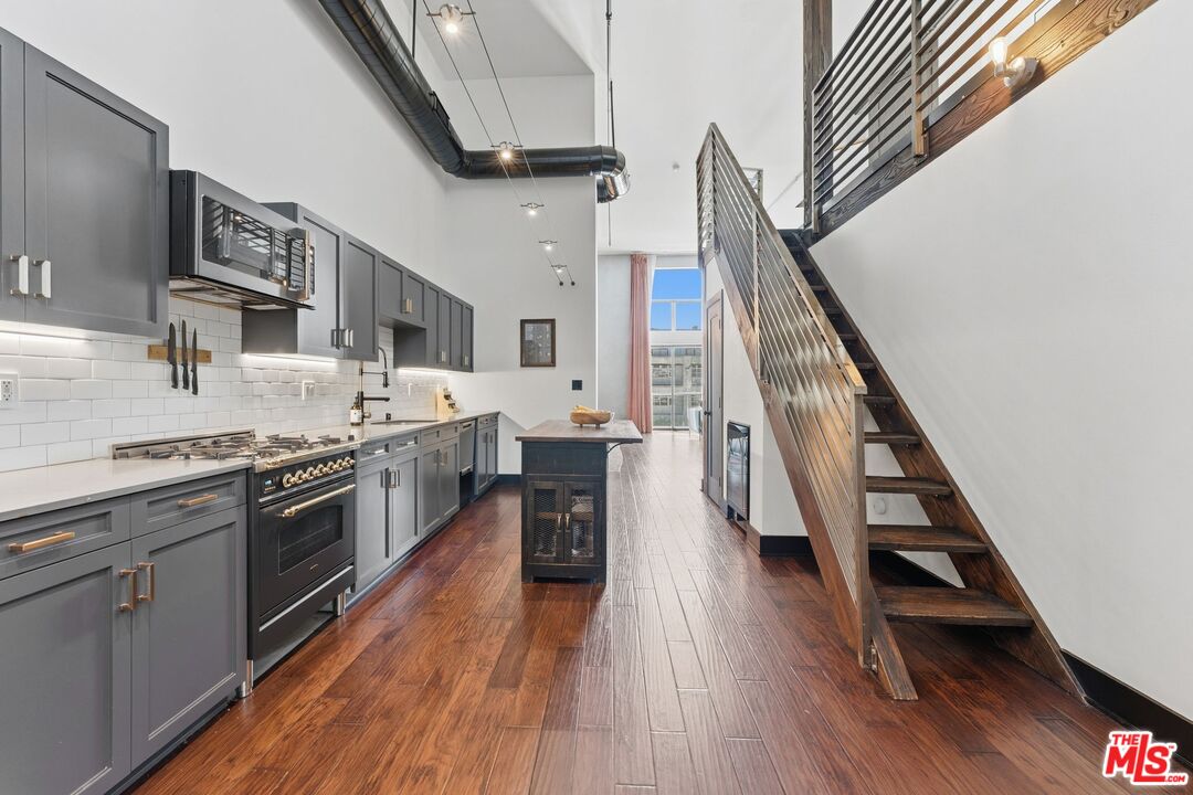 4115 Glencoe Ave Unit: 302