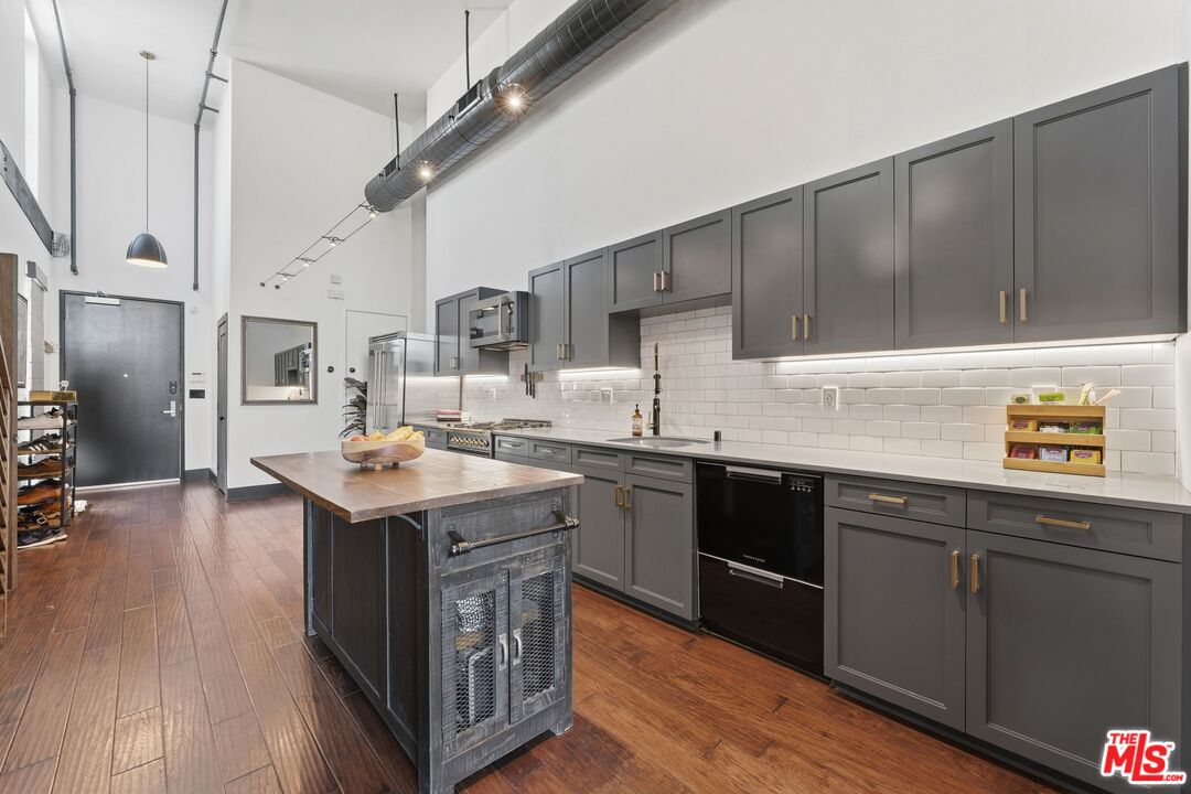 4115 Glencoe Ave Unit: 302