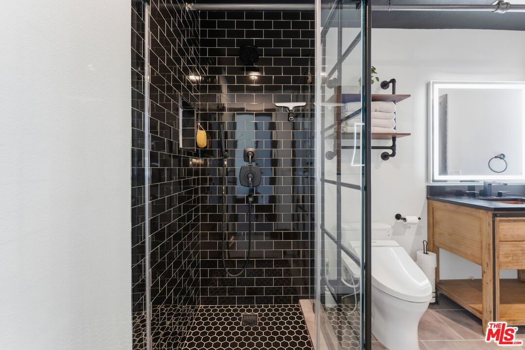 4115 Glencoe Ave Unit: 302