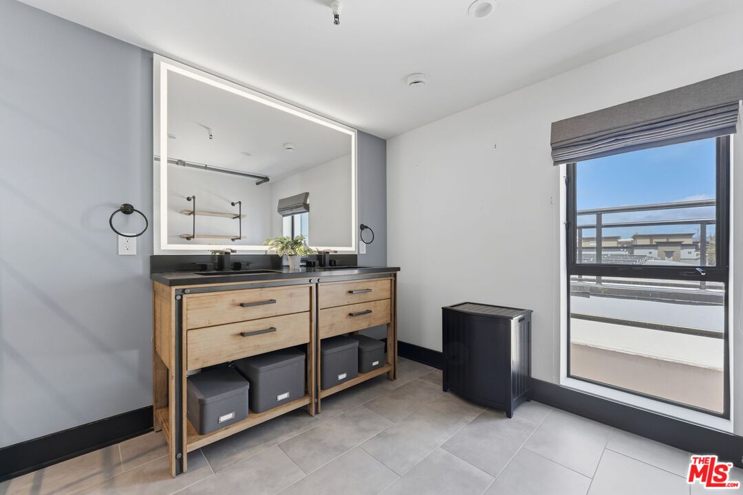 4115 Glencoe Ave Unit: 302