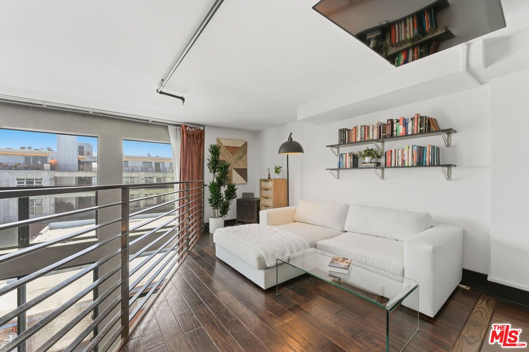 4115 Glencoe Ave Unit: 302