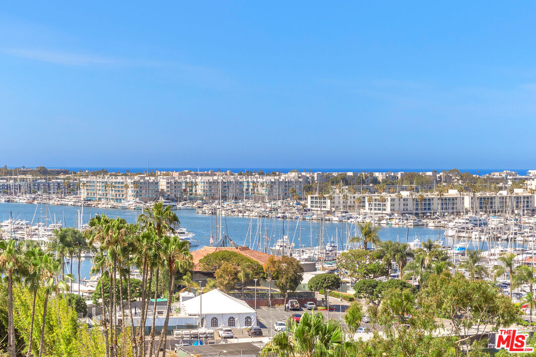 13600 Marina Pointe Dr Unit: 901